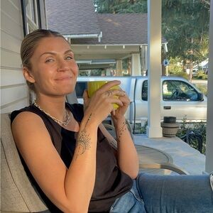 Meet your Posher, Flavia